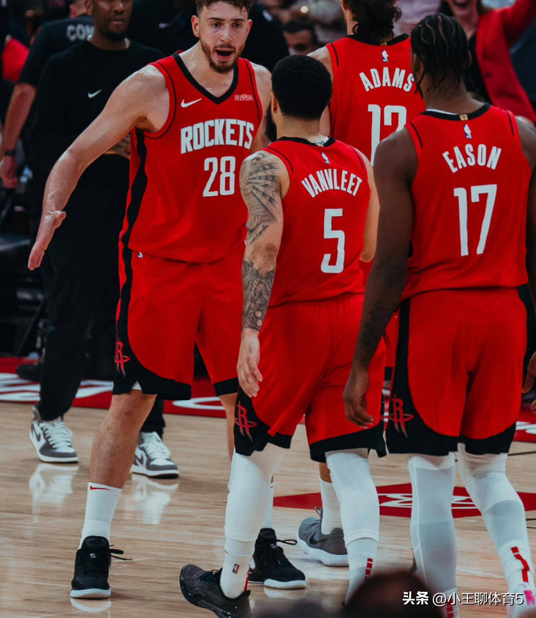 开云官方下载-风云突变!多伦多猛龙转会期临场应变,NBA常规赛版图或变,信心回归,训练强度明显提升-开云官方下载