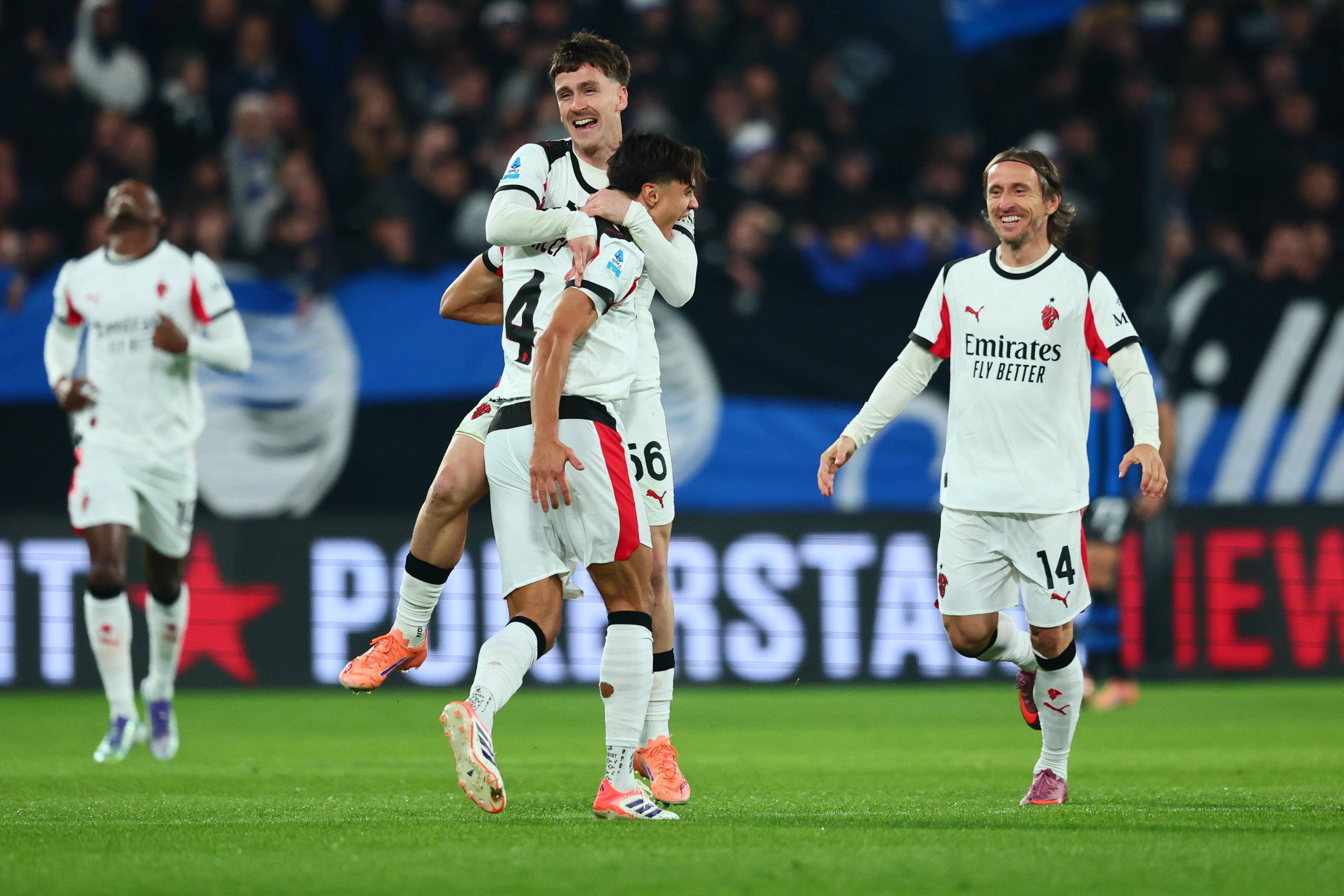 开云体育-AC米兰训练开放日,清晨篮板制胜引欢呼,意甲在即,资深球员宣示担当的简单介绍-开云体育